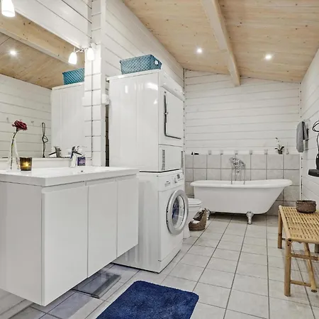 3 Bedroom Cozy In Knebel