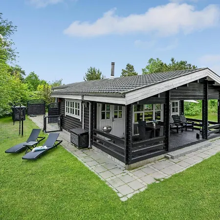 3 Bedroom Cozy In Knebel