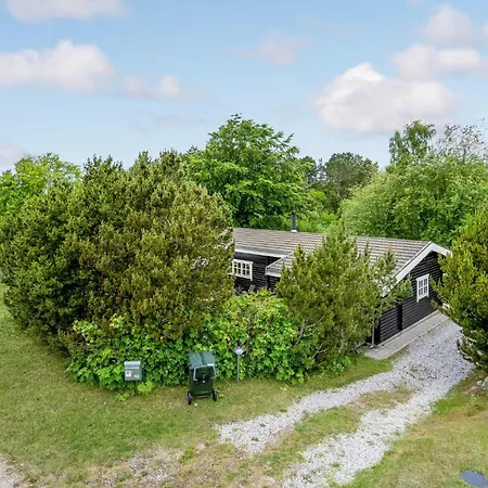 3 Bedroom Cozy In Holiday home